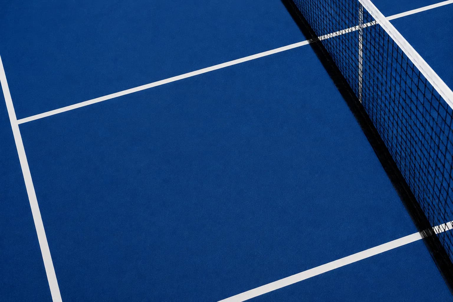Joueurs sur un terrain de padel